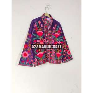 Chaqueta Suzani en tela de terciopelo, ropa de invierno hecha a mano, bordado Suzani de verano, abrigo térmico para mujer, estilo bata, chaqueta de terciopelo y algodón. - Product Image 4