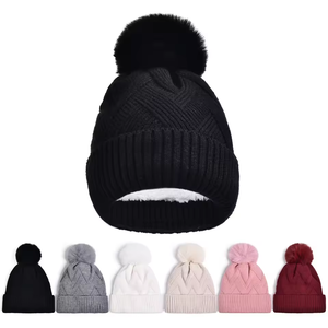 Bonnet en tricot avec logo en cuir personnalisé, bonnet d'hiver de haute qualité, en peluche et épaissi, logo, bonnets en tricot d'hiver - Product Image 4