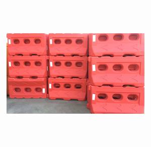 Barrera de soplado de tráfico M65 de impacto de grado de Ingeniero reflectante llena de agua de plástico de alta calidad para una seguridad vial mejorada - Product Image 3