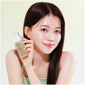 WELLOGY Sérum pour le visage à la banane verte Soins de la peau Antioxydants puissants Blanchiment Exfoliant Irritation légère Vieillissement ciblé de la zone des yeux - Product Image 4