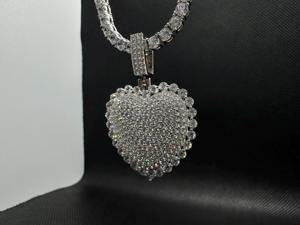 Collier pendentif hip-hop élégant en moissanite VVS sertie de diamants avec un design en argent 925 en forme de cœur, bijoux brillants à bas prix - Product Image 2