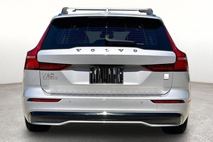 การประมูลชั้นนำ! รถยนต์ส่วนบุคคล SUV รุ่น V-60 Hybrid Plug-in Recharge T-8 Engineered eAWD ปี 2024 มือสอง - Product Image 5
