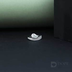 แหวนเพชรเม็ดเล็กรูปลูกแพร์ประดับ1.50CT สุดหรูหราแหวนสำหรับสตรีคลาสสิกเหนือกาลเวลาใน14kt สีทองชั้นดีสำหรับช่วงเวลาที่โรแมนติกได้รับการรับรองจาก IGI - Product Image 2