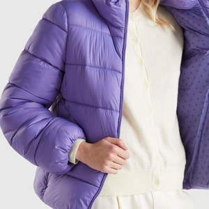 Veste matelassée entièrement personnalisée nouvellement fabriquée pour les femmes Dernière mode Prix respirant personnalisé Vestes à bulles pour femmes Service OEM - Product Image 4