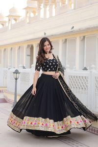 Lehenga Choli Faux Georgette à fleurs avec paillettes à fil lourd Travail brodé Lehenga Choli pour mariée d'Inde - Product Image 5