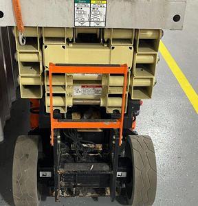 Plateforme élévatrice à ciseaux électrique la plus vendue, 6 m, pour travaux en hauteur en intérieur, JLG 2030ES, capacité de charge 363 kg - Product Image 4