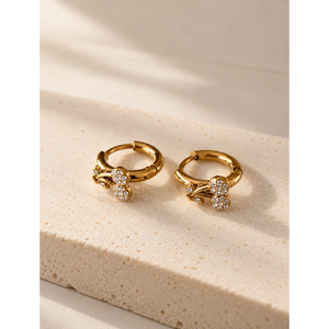 ต่างหูเชอร์รี่ชาร์มฮักกี้ประดับหินเพทาย - Product Image 3