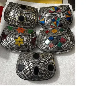 Maß gefertigte Stammes taschen aus Mosaik metall in verschiedenen Formen und Größen, die für den Wiederverkauf geeignet sind, können in Ihren Größen hergestellt werden