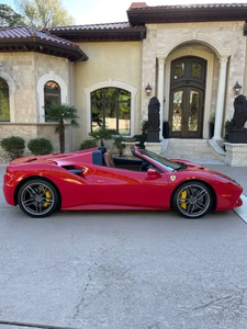 Listo para Enviar: Ferrari FERRARI 488 SPIDER RWD 2017, Auto Deportivo de Lujo Convertible, Asientos de Cuero, Excelente Estado - Product Image 1