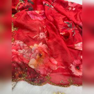 Sari prêt-à-porter en soie Tebby à motifs floraux faits à la main avec blouse cousue, idéal pour les mariages indiens et les fêtes, best-seller pour femmes - Product Image 5