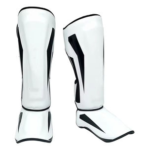 Espinilleras Ligeras de Cuero Sublimadas Personalizadas con Protección para Fútbol, Baloncesto y Deportes de Carrera - Product Image 3