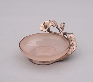 Porte-savon en métal rose avec finition nickel moderne et motif floral en métal, accessoire de salle de bain artisanal de luxe pour la décoration de la coiffeuse - Product Image 2