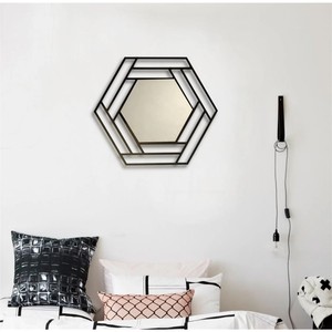 Espejo de pared de metal de granja industrial rústica con toque vintage perfecto para pared de cabina o decoración temática de forma hexagonal - Product Image 5