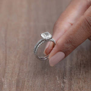 Anillos de oro puro de 18K y 14k de lujo de gama alta con corte radiante de laboratorio, anillos nupciales con acento solitario hechos a medida, anillos de eternidad de diamantes de laboratorio OEM - Product Image 4