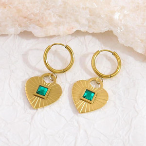 Pendientes de Aro con Colgante de Corazón de Circonita Verde, Chapados en Oro de 18k, de Acero Inoxidable, Hipoalergénicos y Resistentes al Deslustre, Estilo Vintage - Product Image 5