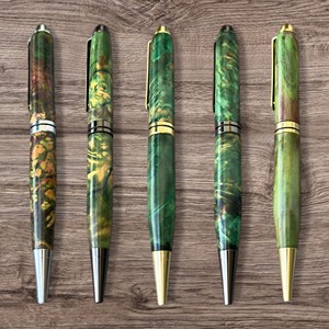 ปากกาไม้ทำจากไม้ที่มีความเสถียรสูงปากกาลูกลื่นสุดหรูมีโลโก้ตามสั่งปากกาสไตลัสสลักสไตล์ burl ที่ไม่ซ้ำใคร - Product Image 1