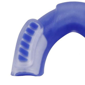 Protège-dents en silicone bleu, équipement de sport protecteur pour la boxe, adultes, antidérapant, design à enfiler, style standard, unisexe. - Product Image 6