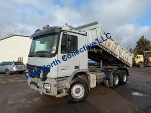 Camion benne diesel d'occasion 2006 pour Mercedes-Benz Actros 2644 6x4, transmission manuelle, norme Euro 2, conduite à gauche, pour exploitation minière - Product Image 3