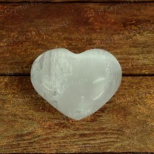 Cristal de Selenita Natural en Forma de Corazón de 4.5cm - Piedra Curativa Decorativa - Product Image 3