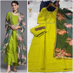 Hermosa seda viscos pesada con hermoso vestido bordado 3 piezas - Product Image 3