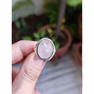 Bague de cocktail pour femme en argent sterling 925 faite à la main, quartz rose avec pierre précieuse rose ovale, bague élégante en pierre précieuse, cadeau pour elle - Product Image 4