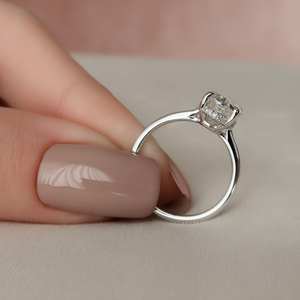 Anillo de compromiso de Halo oculto de diamante cultivado en laboratorio de corte ovalado con piedra lateral, Diamante de corte redondo, anillo de regalo de aniversario de oro sólido de 10KT - Product Image 5