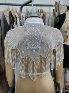 เสื้อคลุมปักลายสไตล์วินเทจทำมือสำหรับงานเลี้ยงผ้าคลุมไหล่ขนสัตว์ปักเลื่อมลูกปัดโบเลโรสำหรับงานแต่ง - Product Image 2