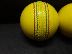 ลูกคริกเก็ตหนังสำหรับเล่นในร่ม - Product Image 3