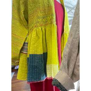 Veste NILGIRI en laine/soie teinte chartreuse pour la saison printanière - Product Image 1