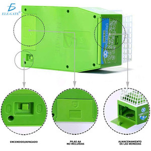 Tirelire électronique en plastique avec design de terrain de football et fonction de joueur qui frappe des pièces - Product Image 5