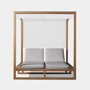 Cabane extérieure contemporaine avec deux lits de soleil, ombrage réglable et coussins profonds pour un patio élégant et une station balnéaire - Product Image 1