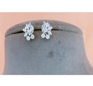 Impresionante y Elegante Juego de Collar con Colgante y Aretes con Piedras de Circonita Cúbica en Plata Pulida para Mujer, Ideal para Fiestas - Product Image 3