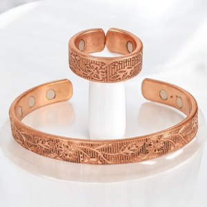 Royal Artisans Indian Handcrafted Classic Pulido Curación Cobre Pulsera Anillo de dedo a juego Chakra Joyería Brazalete para mujer - Product Image 5