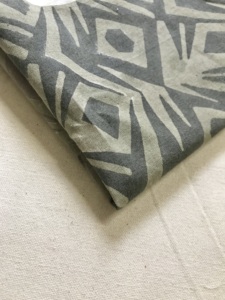 ผ้าฝ้ายพิมพ์ลายด้วยมือ ลายเรขาคณิตชนเผ่า ลายเพชร สีเทาและสีธรรมชาติ - Product Image 4