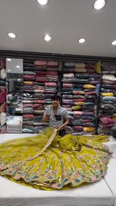 Le dernier design Lehenga Choli pour femme avec séquence de fils fonctionne avec un brodeur en dentelle à quatre côtés disponible à bas prix - Product Image 6