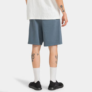 Pantalones cortos deportivos para gimnasio de estilo callejero para hombre, logotipo personalizado, bolsillo con cremallera, parche bordado de nailon, venta al por mayor, algodón, servicio OEM sólido - Product Image 4