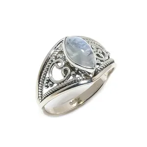 خاتم من الفضة الإسترليني يتميز بأنه مصنوع يدويًا وذو تصميم جميل وهو خاتم مجوهرات راقٍ من الفضة الصلبة للسيدات للبيع وبأفضل جودة