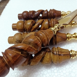 Abrebotellas de madera hechos a mano, con asas de madera y latón, adecuado para decoración del hogar, tiendas - Product Image 3