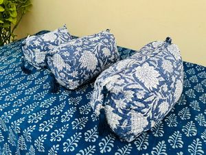 Neceser grande acolchado con estampado de bloques indios, neceser impermeable de algodón para cosméticos con uso en la cocina para almacenamiento de ropa - Product Image 6