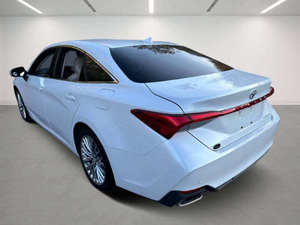 Avalon Limited 4 portes berline 2019 avec sièges en cuir, caméra de recul, conduite à gauche, phares LED et écran tactile – Voiture d'occasion à vendre - Product Image 2