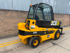 Chariot élévateur électrique JCB 30D, capacité 3 tonnes, 4x4, tout-terrain, commande assise, jaune et noir - Product Image 3