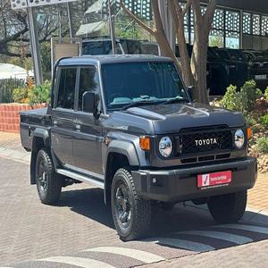 Toyota Land Cruiser 1HZ Pick-up Diesel Manuelle, Conduite à Gauche/Conduite à Droite, Couleur Blanc Marron, Sans Accident, Disponible à la Vente - Product Image 1