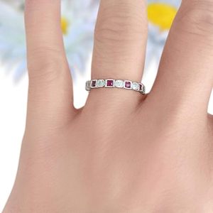 Bague éternelle sertie de pierres, alternant des rubis roses simulés ronds, bande en argent sterling 925 - Product Image 1