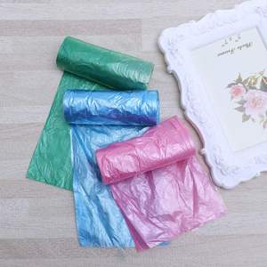 Rollo de bolsa de basura desechable personalizada de fábrica OEM, bolsa de plástico reciclable para residuos de cocina con sello de estrella disponible en opciones coloridas - Product Image 2