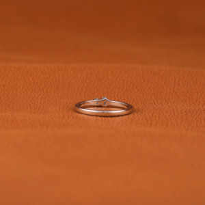 Anillo de compromiso solitario de oro sólido de 14 quilates personalizable hecho a mano, Diamante de corte ovalado cultivado en laboratorio, certificado IGI - Product Image 4