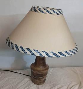 Mini abat-jour en tissu de lin au design moderne et fait à la main finition enduite de poudre écologique sans danger pour les lampes de table/sol d'intérieur - Product Image 3