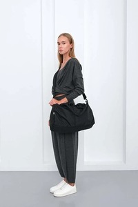 Fabricant de sacs de sport en nylon grande capacité pour femmes, avec logo personnalisé, OEM, ODM, marque privée, sac à main de voyage, sac à bandoulière pour la gym et le fitness - Product Image 5