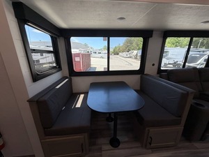 Nouvelle caravane Jayco Jay F-l-i-g-h-t S-l-x 334RTS 2026 à vendre pour le camping et les voyages - Product Image 3