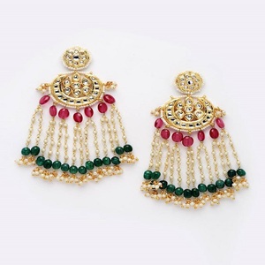 Boucles d'oreilles élégantes plaquées or avec perles crème Kundan Chandbali Bijoux de mariée indiens traditionnels avec des détails complexes - Product Image 1