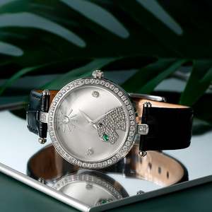 นาฬิกาหนังสีดำลายเสือดาว Jeulia Wild and Free Leopard Quartz พร้อมหน้าปัดสีเงิน - Product Image 5